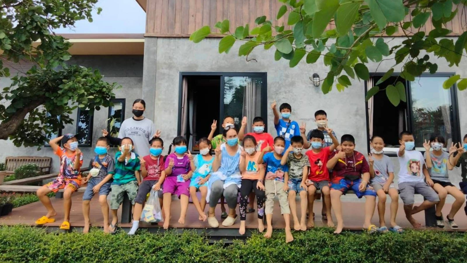 กิจกรรมคริสต์มาส แลกของขวัญกับนักเรียนบ้านปราชญ์อุดม